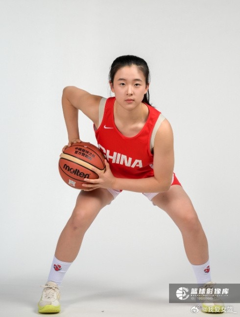 孙晗昀领衔 U17三人女篮武汉备战青奥会