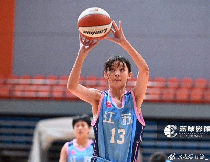 孙晗昀领衔 U17三人女篮武汉备战青奥会