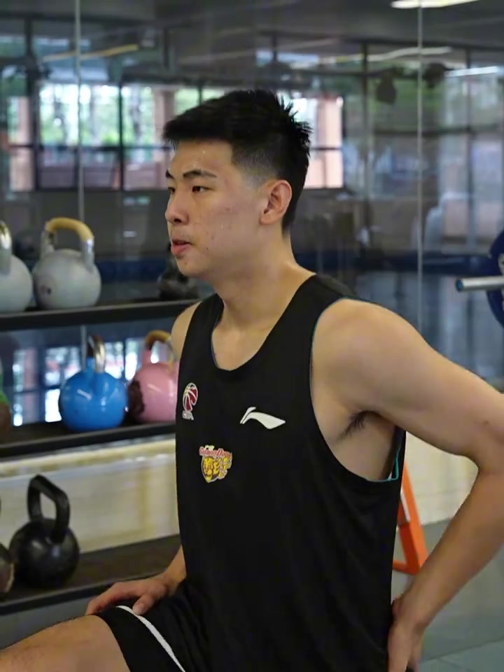 广东男篮晒训练视频：归队开练！胡明轩&崔永熙&焦泊乔全力备战中
